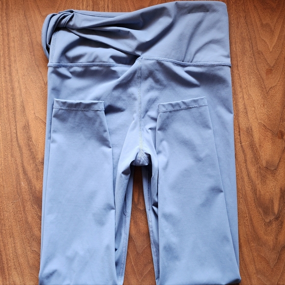 Carbon38 Side Twist High Rise Leggings - Picture 4 of 8